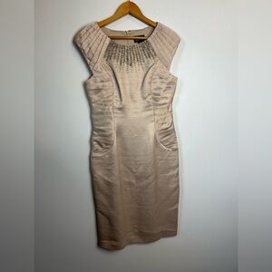 Adrianna Papel Mother of the bride 8 Sheath Dress Metallic Beaded Neck Old Money
